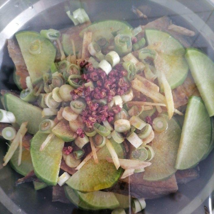 怀旧菜---咸鲅鱼干蒸萝卜