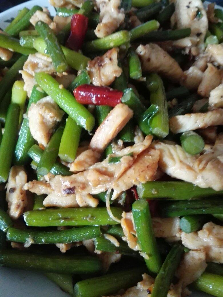 鸡胸肉炒蒜苗