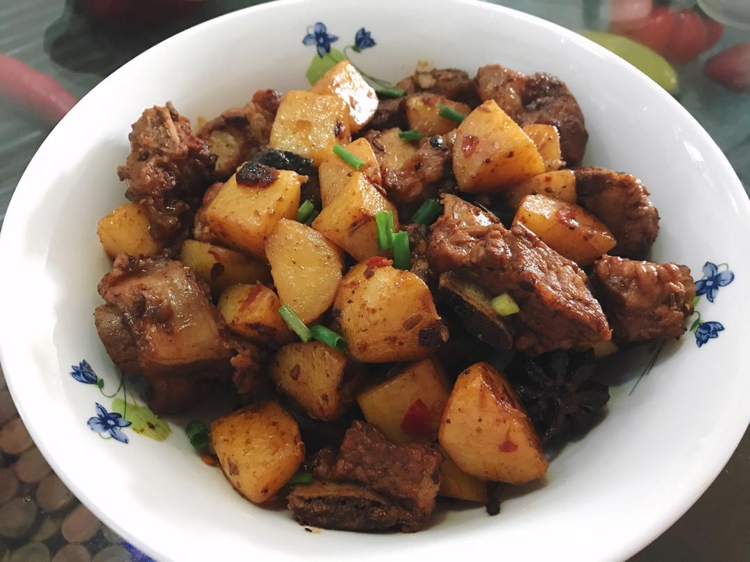 川味土豆烧排骨