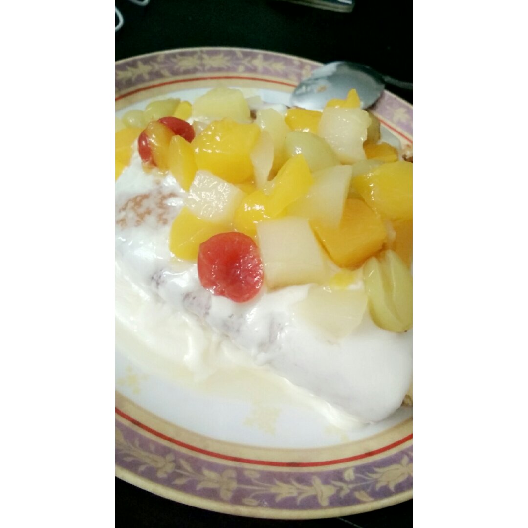 奶油水果装饰蛋糕