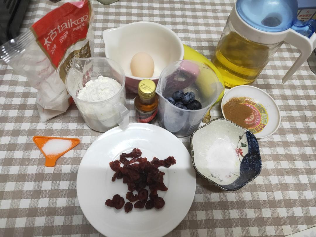 爆浆蓝莓纸杯蛋糕