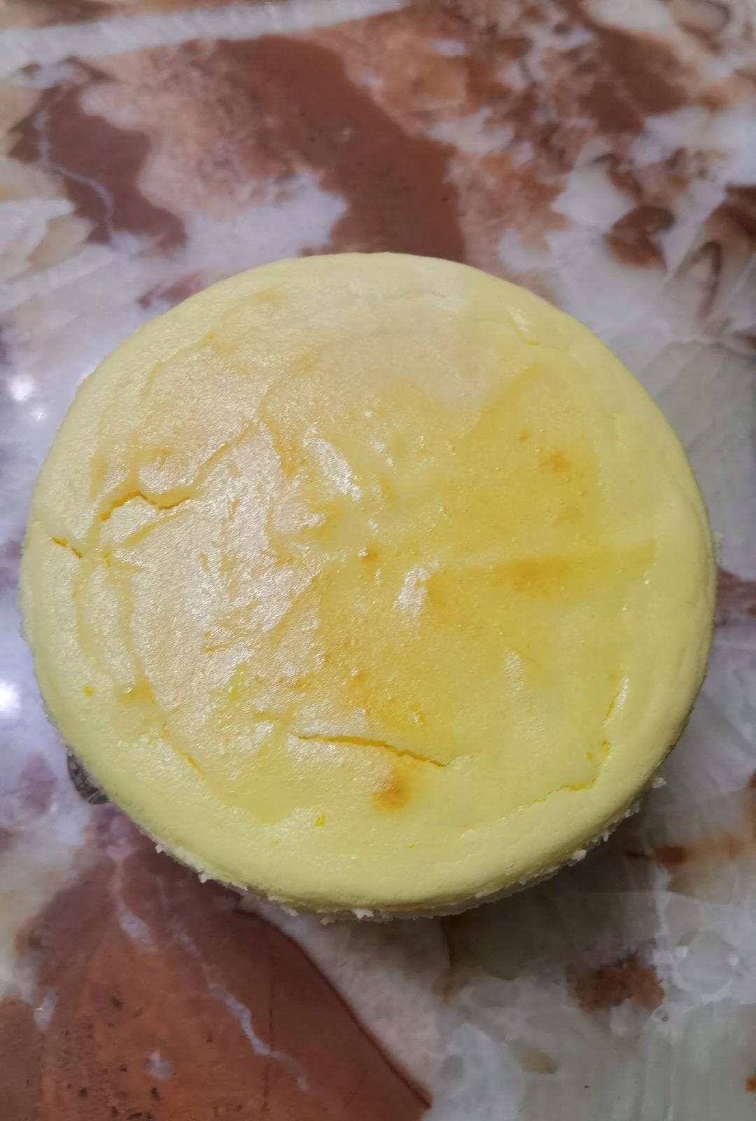 一晚上的等待果然是值得的，这是一款好吃的芝士蛋糕