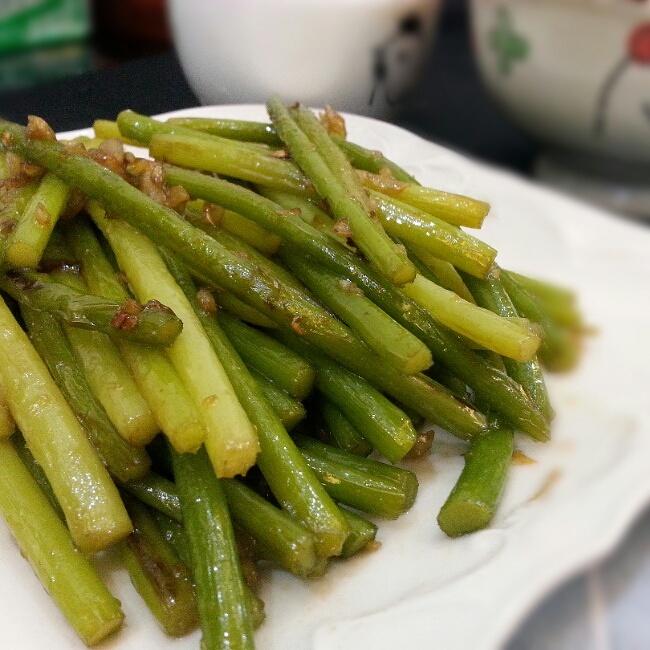 蒜香蒜芯的做法