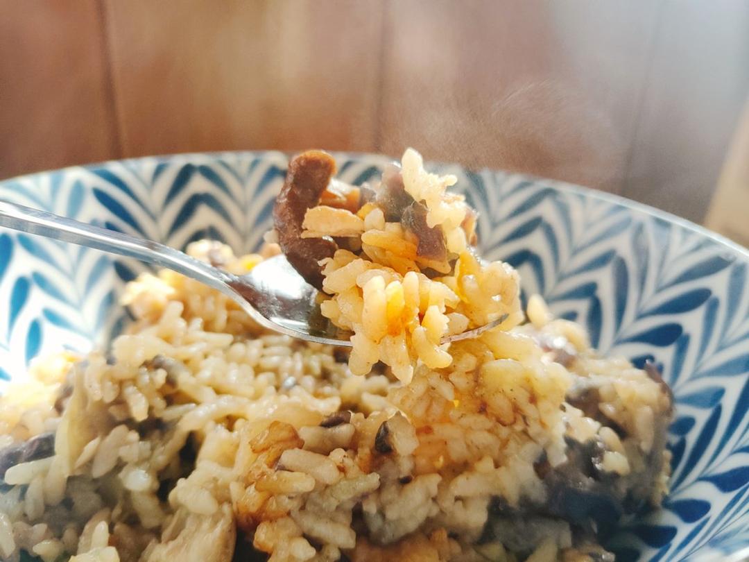 【香菇鸡肉焖饭】