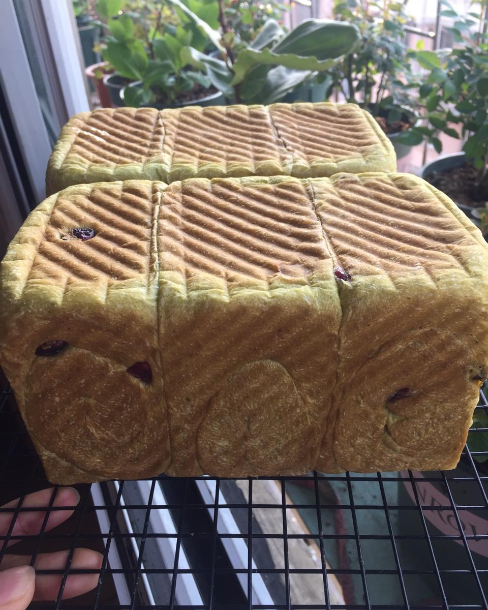 超软菠菜蔓越莓吐司