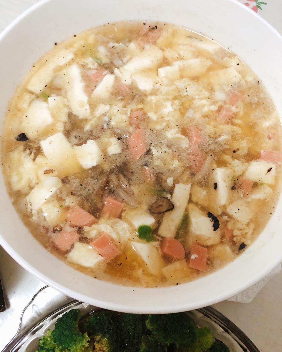鲜掉眉毛的菌菇豆腐汤