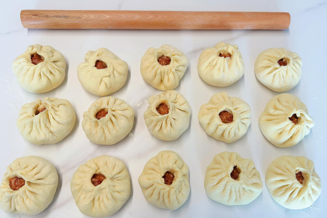 松软多汁的肉包子