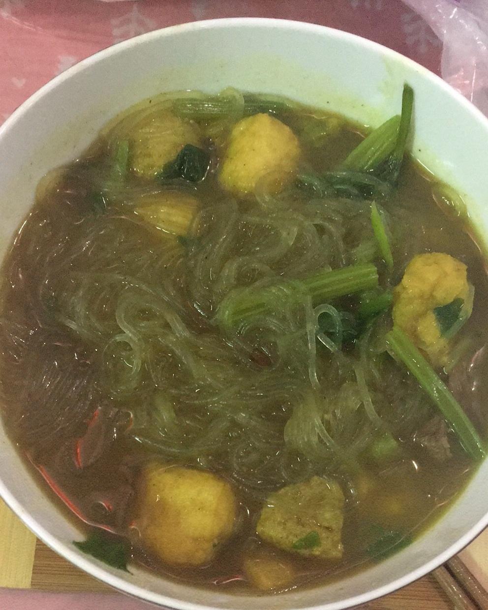 咖喱油豆腐粉丝牛肉汤