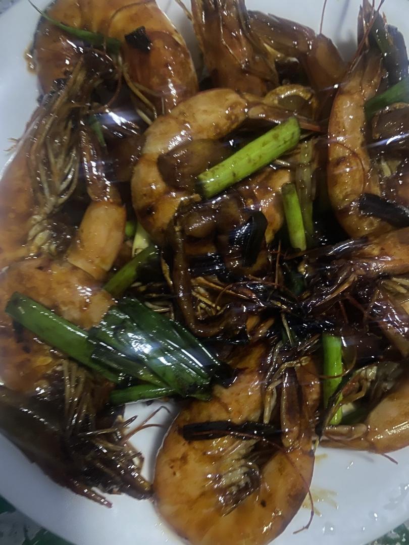 吃完还会继续舔手指的    快手油闷大虾