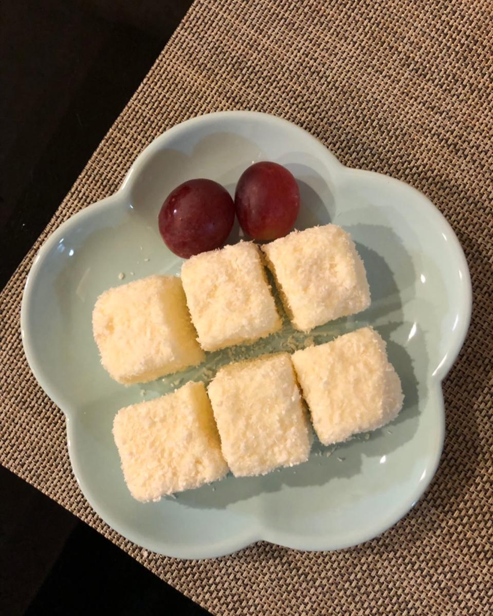 lily7090做的椰丝牛奶小方糕