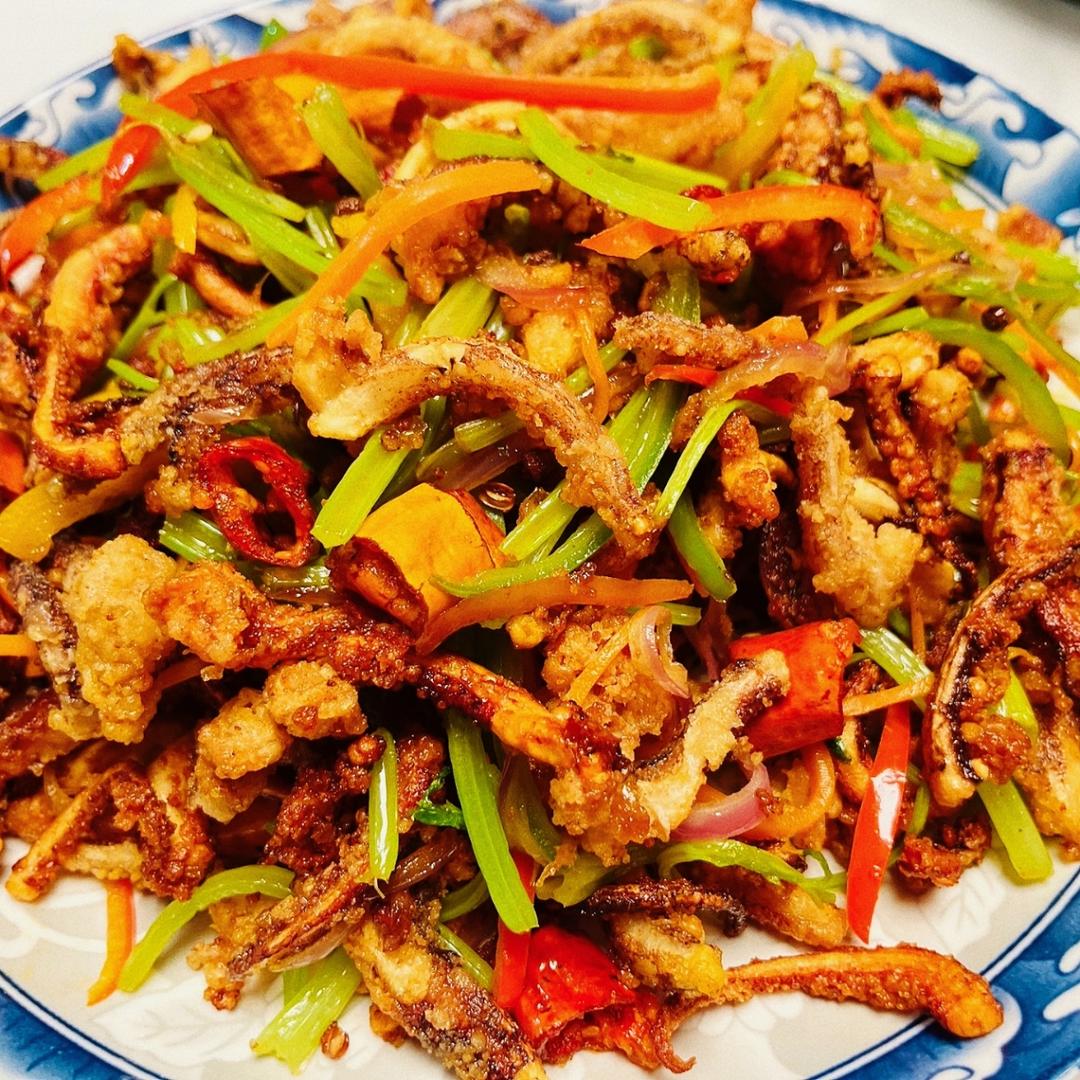 酥脆的干煸鱿鱼须🦑