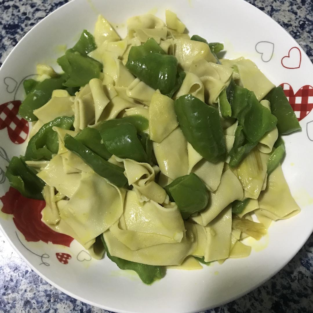 家常版尖椒炒干豆腐