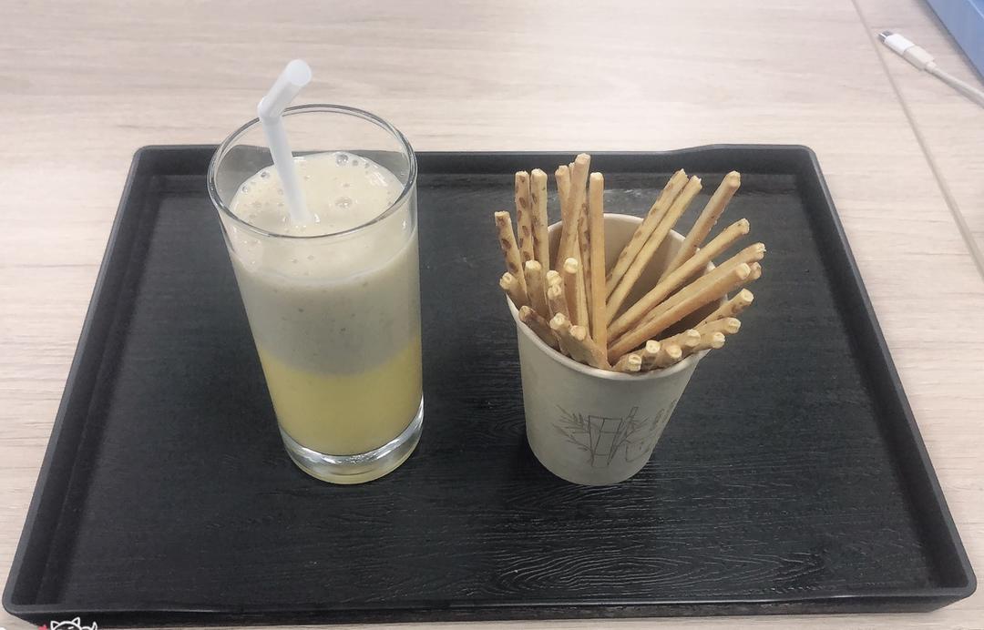 双色牛油果奶昔