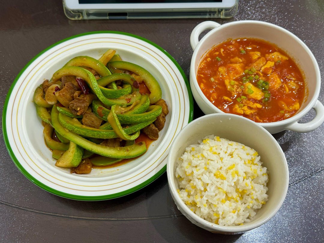 西葫芦炒肉(干锅西葫芦)