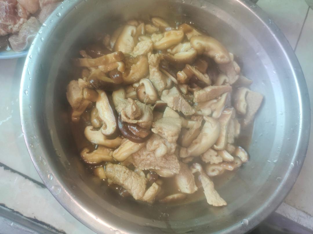 香菇炒肉｜贼香