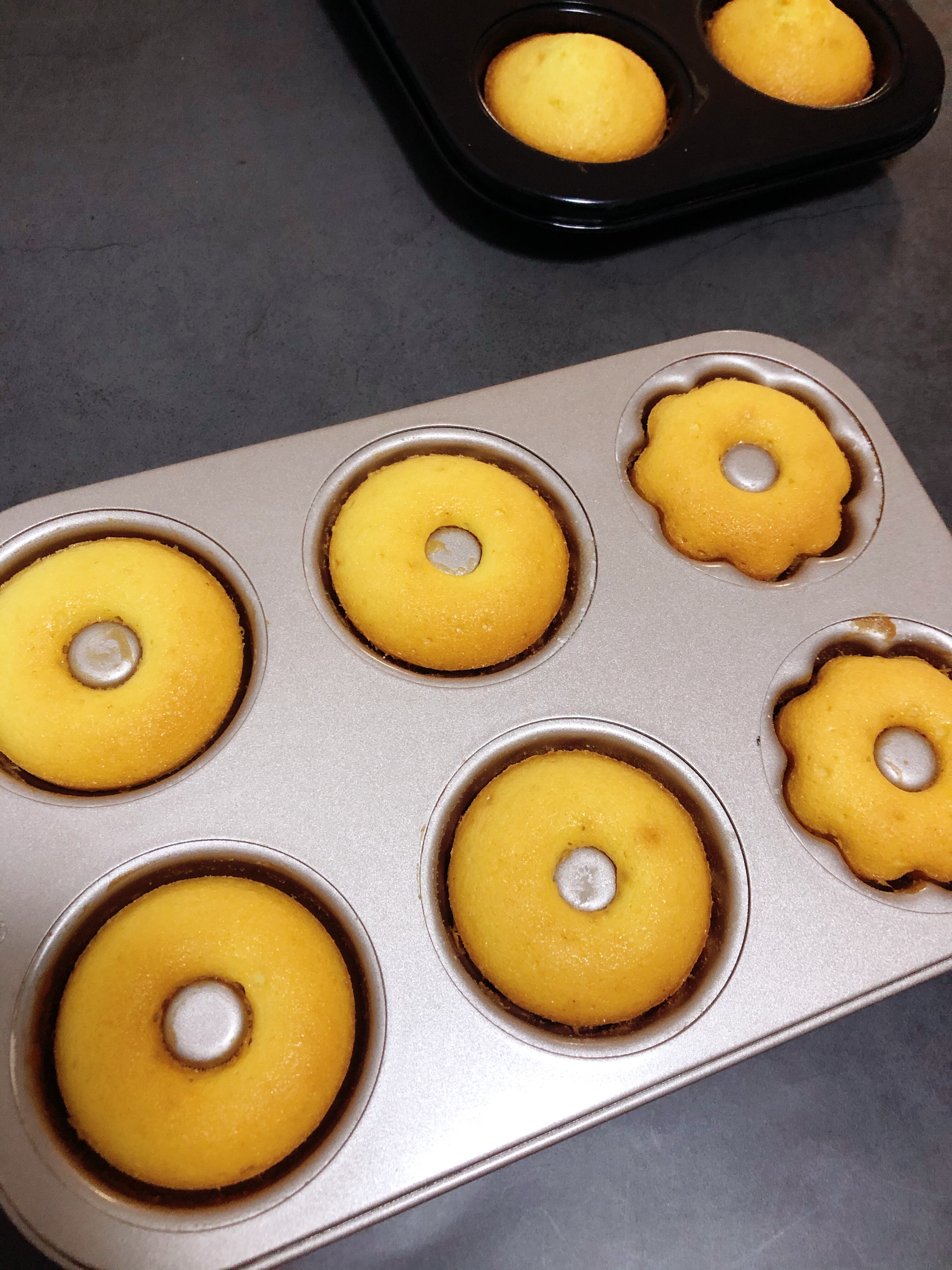 柠檬蛋糕甜甜圈的做法 步骤11
