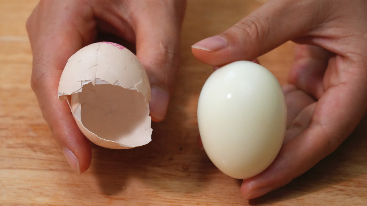 煮鸡蛋时，切记不要直接煮，教你一个好方法，鸡蛋壳轻松脱落
