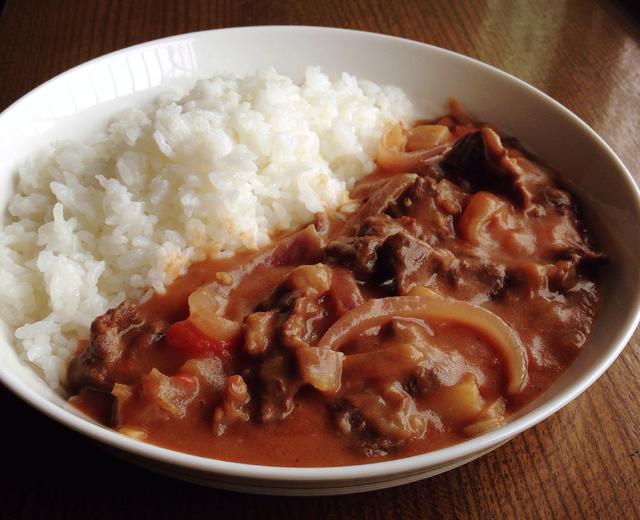 红烩牛肉饭=ハヤシライス(林氏蓋飯)的做法