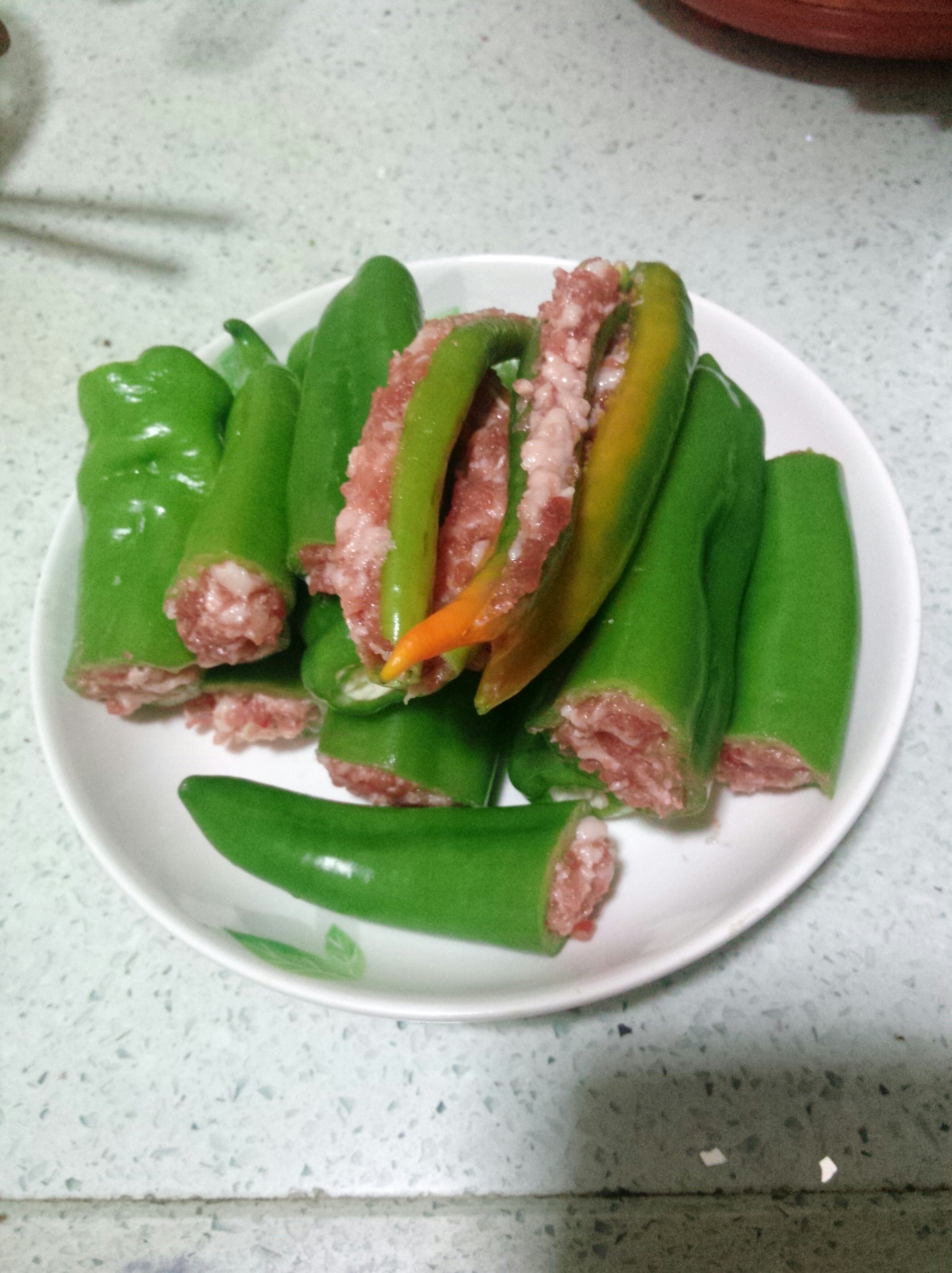 猪肉青椒酿的做法 步骤1