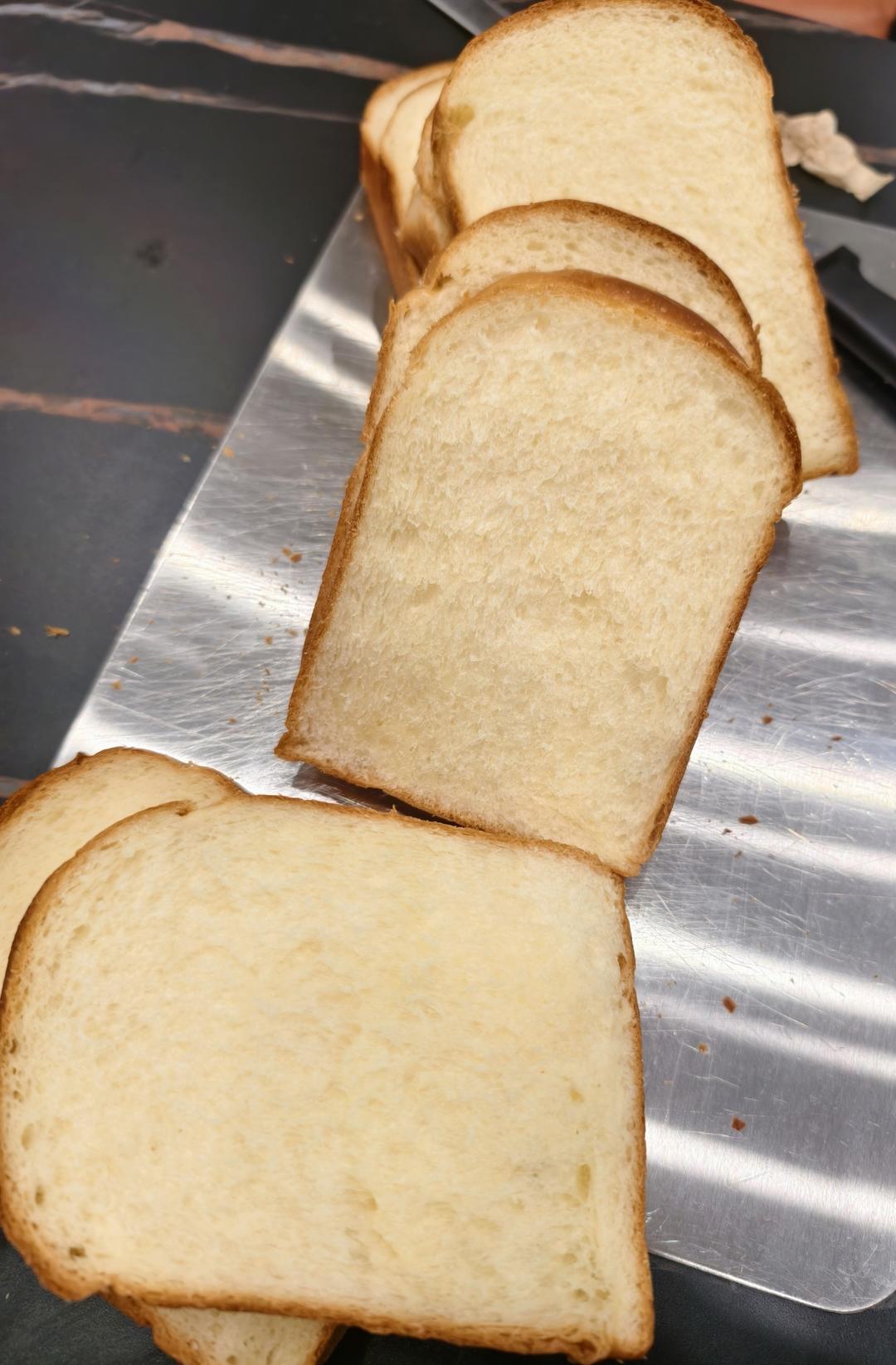 奶香纯粹的重料淡奶油吐司