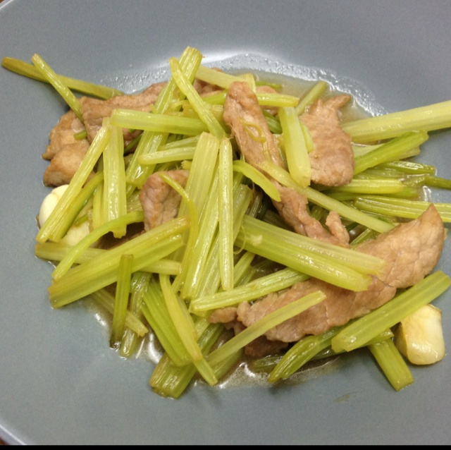 芹菜炒肉片