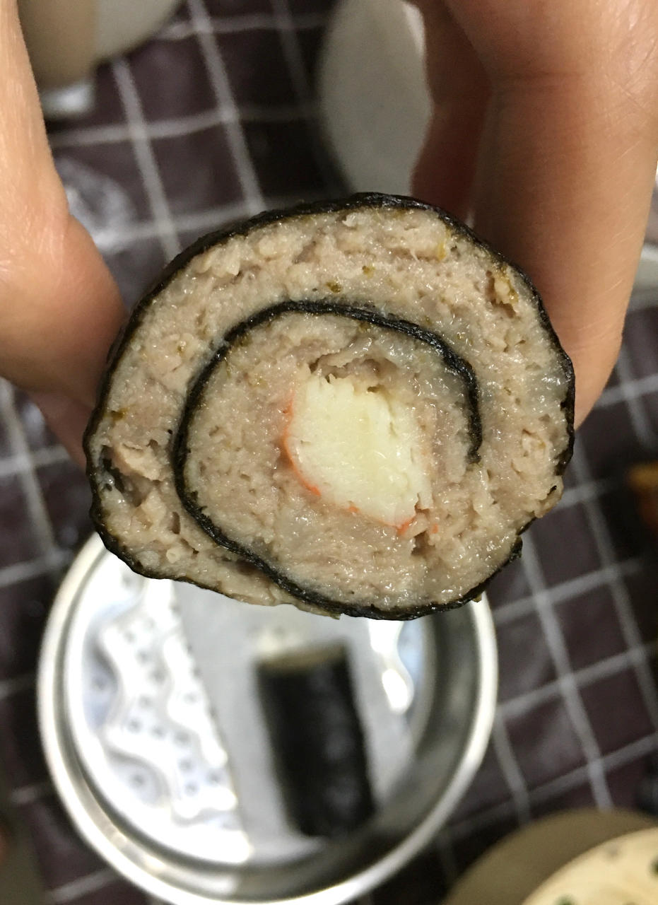 怎样才能做出鲜嫩多汁的肉馅【蟹柳紫菜卷】