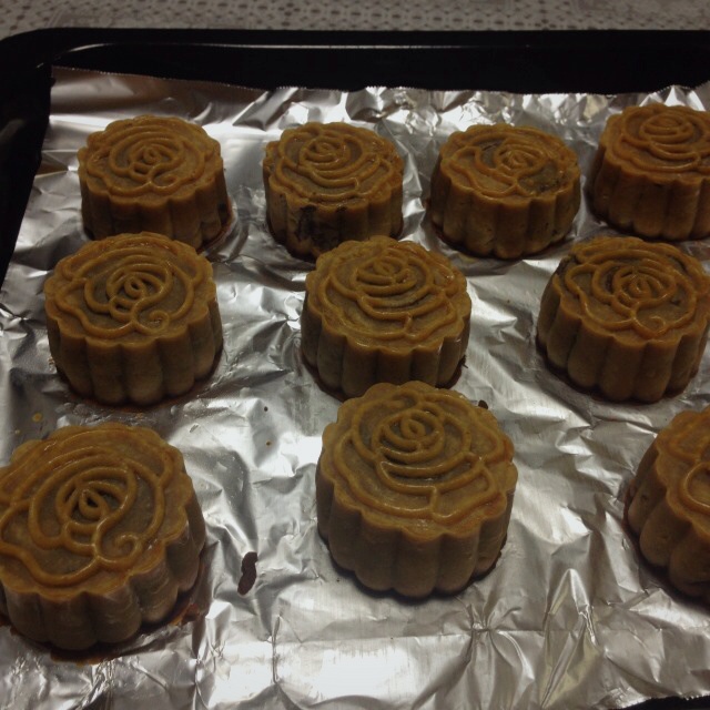 广式蛋黄莲蓉月饼