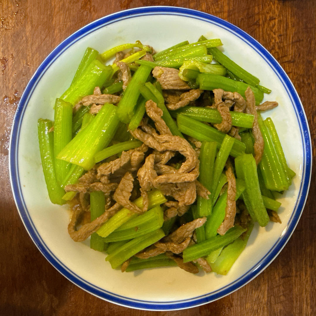 下饭神器又来了，试试这道芹菜炒牛肉！！