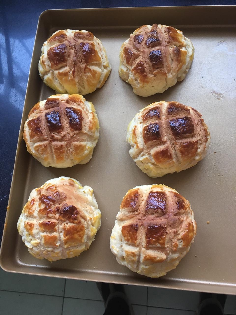 好吃到炸裂的港式菠萝包（附带制作酥皮的小视频）