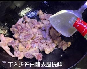 广式子姜焖鸭的做法 步骤2