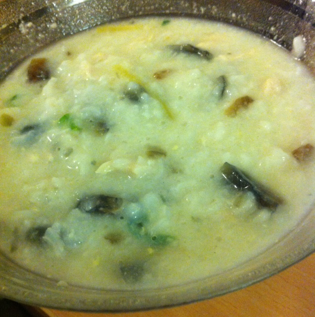 皮蛋瘦肉粥 (皮蛋鸡丝粥)