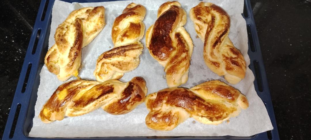 这面包也太香了，新手也能轻松做出来的椰蓉提子卷！