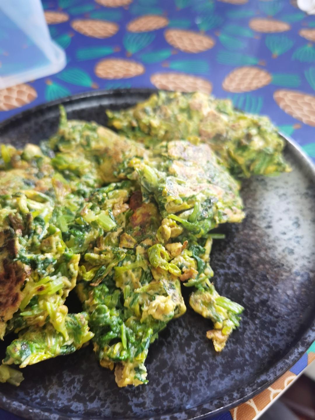 芹菜叶鸡蛋饼～低脂减肥蔬菜饼