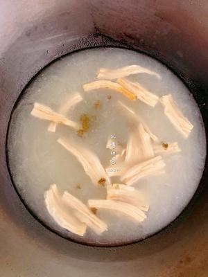 黄花鱼雪菜煨面的做法 步骤9