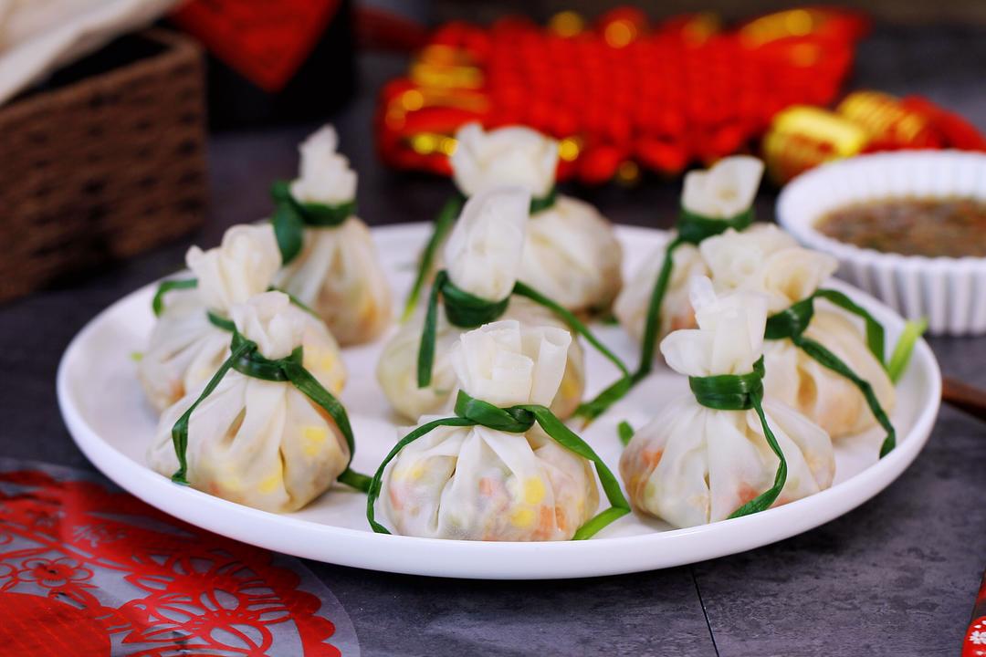 外观好看的『五彩福袋』,小小的可爱的福袋,装上满满的馅,吃上一口