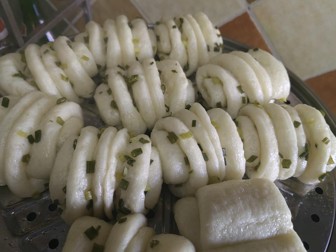 传统的葱油花卷