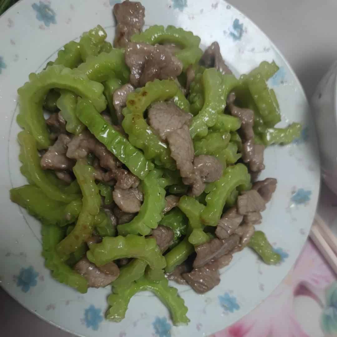 苦瓜炒肉片