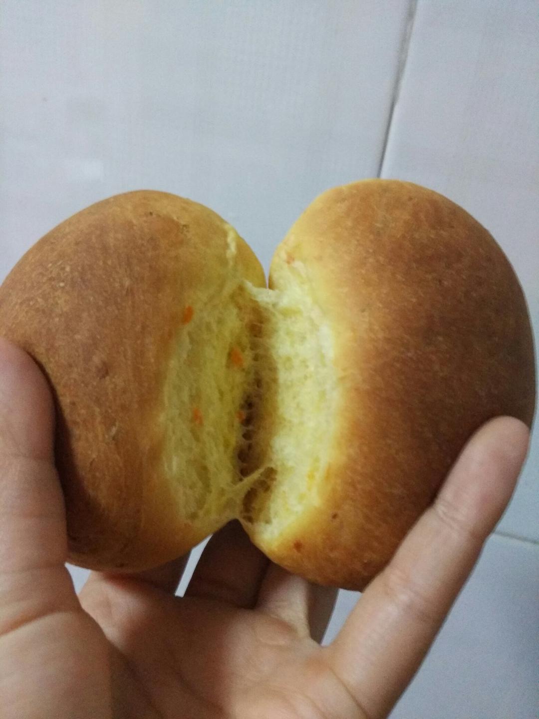 胡萝卜奶油小面包