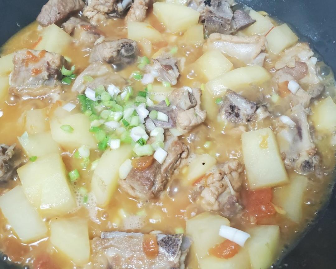 番茄土豆炖排骨