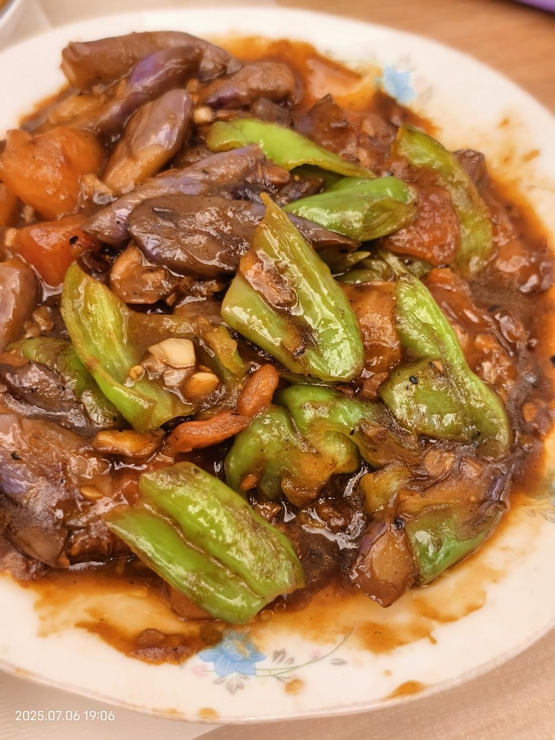 5分钟快手下饭菜#番茄炒茄子🍅番茄家族
