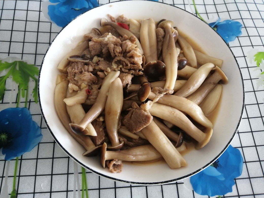 新鲜鹿茸菇炒肉的做法