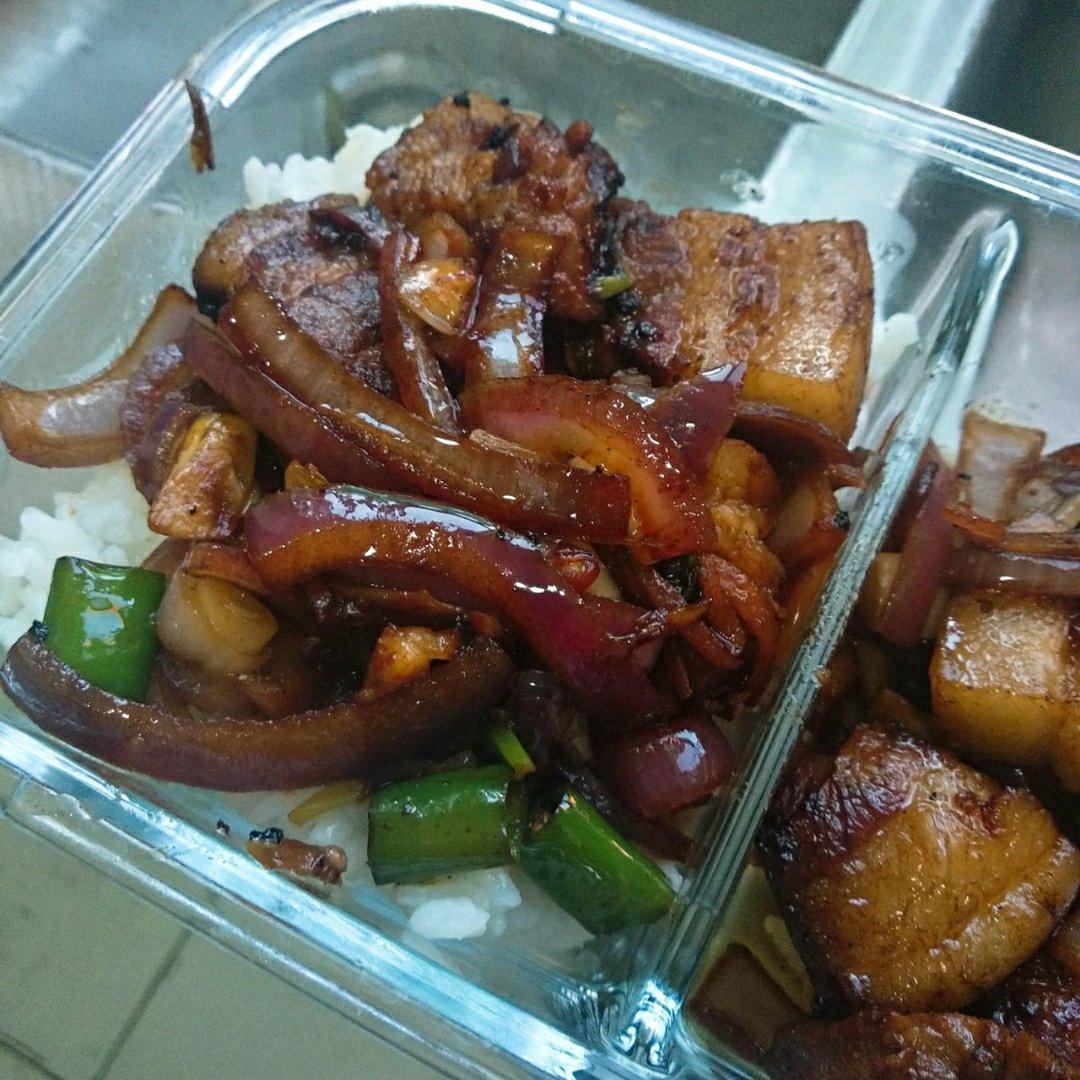 青椒洋葱土豆炖红烧肉