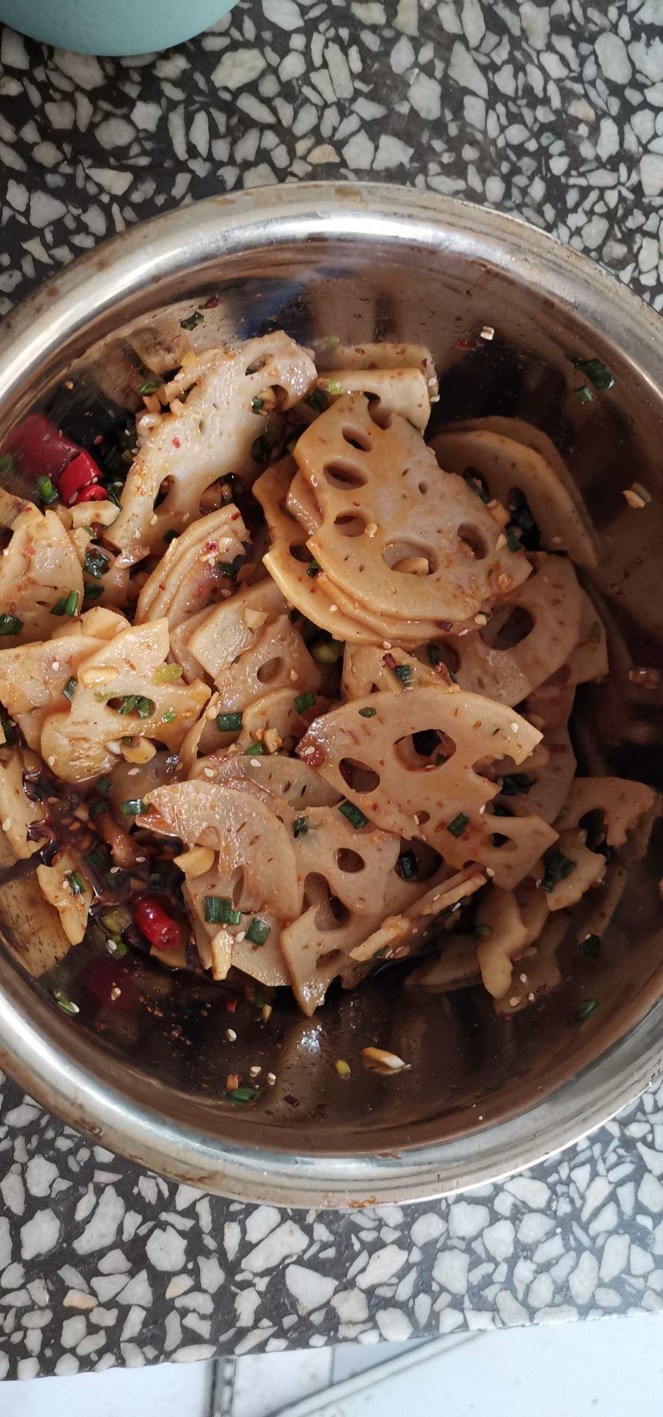 香辣藕片，那叫一个脆爽啊😱，老公根本吃不够