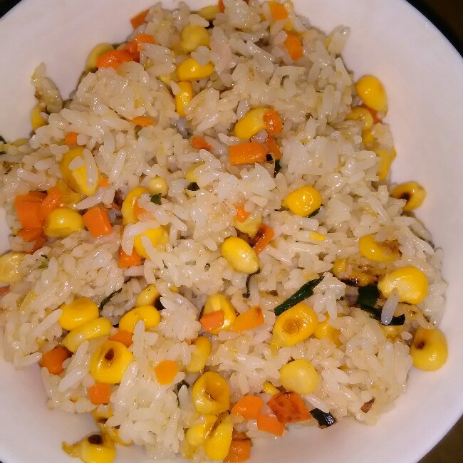 胡萝卜玉米炒饭