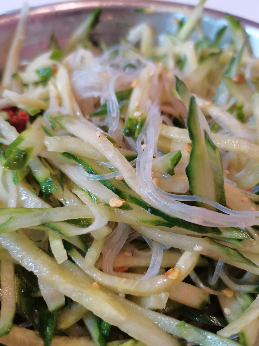 麦苗青青做的黄瓜拌粉丝