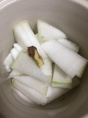 消暑瑶柱冬瓜排骨汤的做法 步骤2