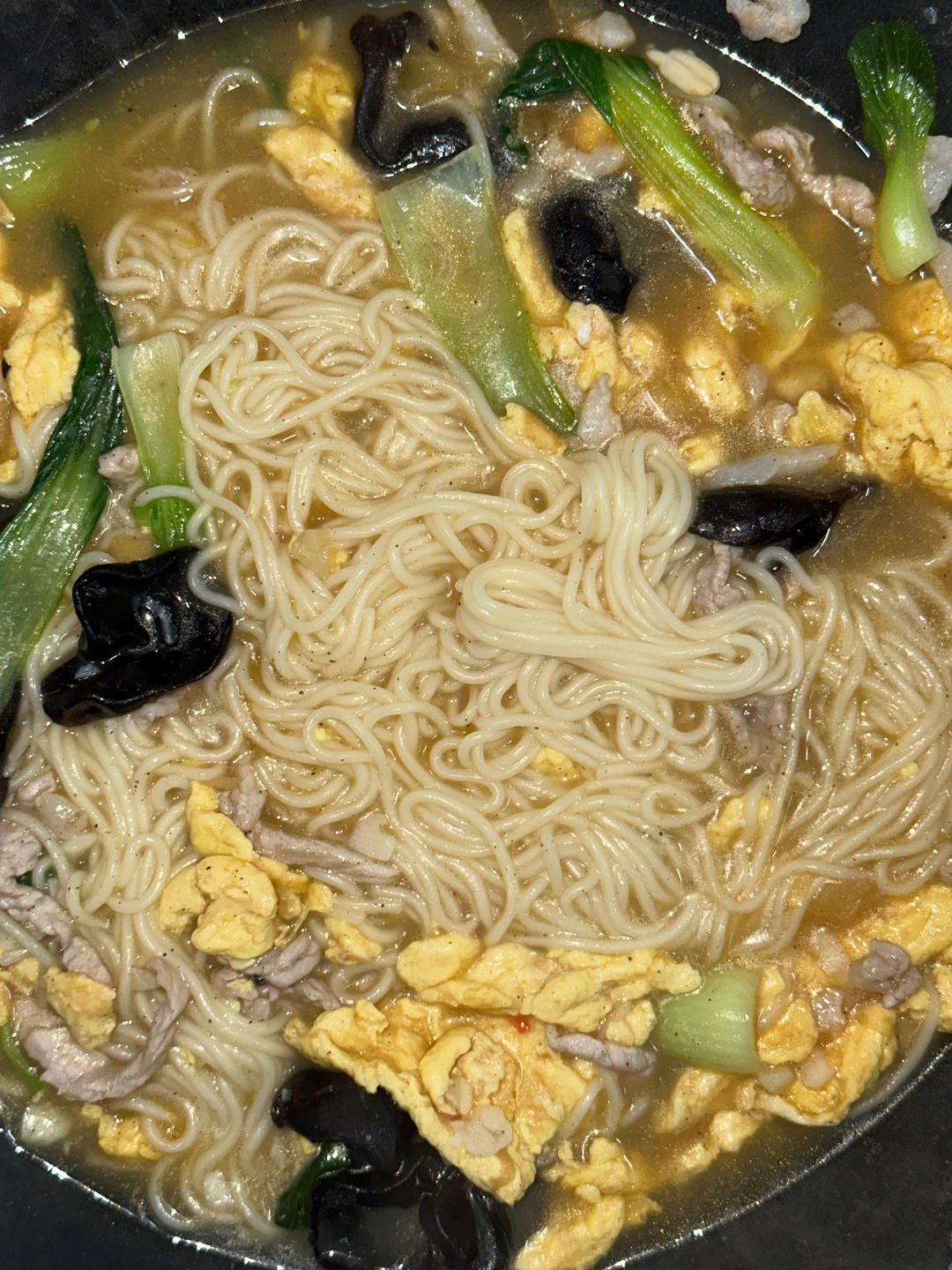 鲜掉眉毛的白汤肉丝面