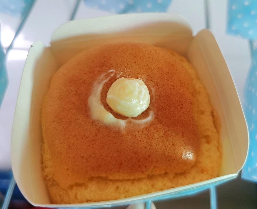 口感绵软入口即化的北海道戚风杯