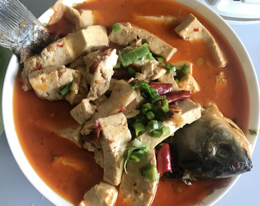 豆瓣鲫鱼炖豆腐