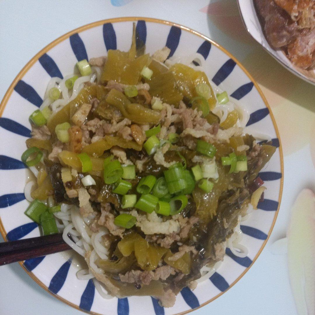 酸菜肉丝面
